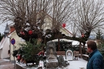 Weihnachtliche geschmückte Dorflinde Malchen
