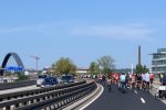 aussteigen-06-Radeln-auf-der-Autobahn-A661-23a-Foto-Silas-10x23s