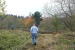 Weide Dieburger Strasse - Klaus-Dieter und Thomas bauen am Naturzaun 2