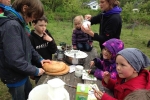 Kräuter sammeln im Wühlmausgarten 4