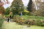 Schloßteich-Seeheim-Tino-in-der-Wathose-Foto-Silas-01-10x13s