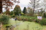 Schloßteich-Seeheim-Tino-in-der-Wathose-Foto-Silas-02a-10x15s