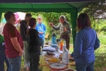 Tag-der-Artenvielfalt-11-NABU-Infostand-im-Regen-10x15s