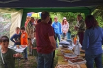 Tag-der-Artenvielfalt-12-NABU-Infostand-im-Regen-10x16s