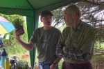 Tag-der-Artenvielfalt-14-NABU-Infostand-im-Regen-10x15s