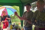 Tag-der-Artenvielfalt-15-NABU-Infostand-im-Regen-10x15s