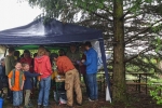Tag-der-Artenvielfalt-19-NABU-Infostand-im-Regen-10x13s