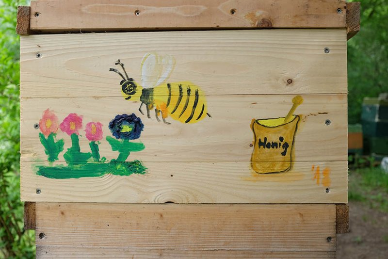 Bemalte Bienenkiste Honigtopf 1 10x15s