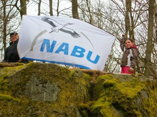 NABU-Fahne hoch