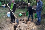 Aktionstag-Wühlmausgarten-Hirschkäferwiege-anlegen-16-Foto-Rita-Koch-10x12s